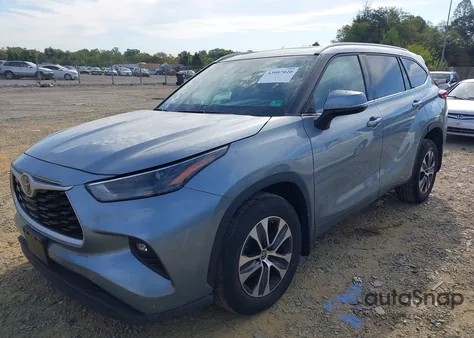 2022 Toyota Highlander Xle z USA, uszkodzony, nr VIN 5TDGZRBHXNS195928